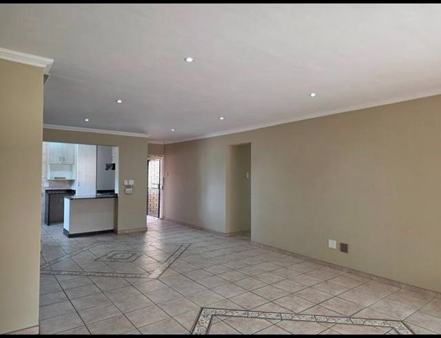 4 BEDROOM TOWNHOUSE FOR SALE IN RUIMSIG NOORD